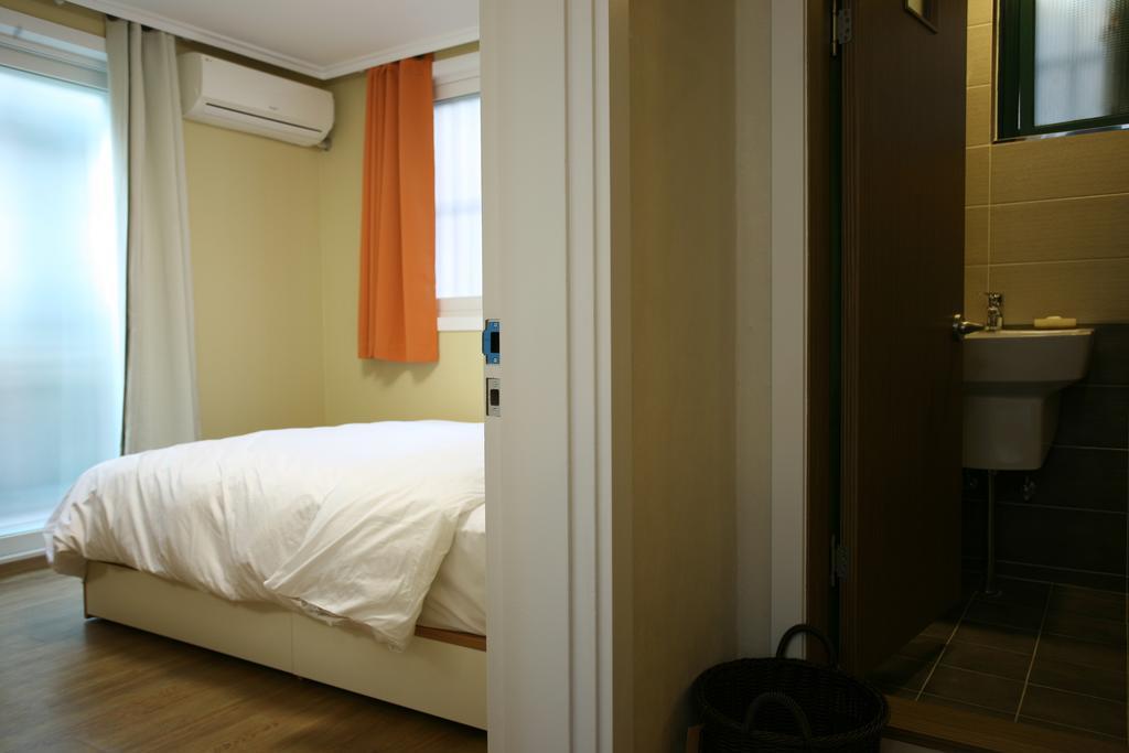 Bed & Breakfast Seochon Suran