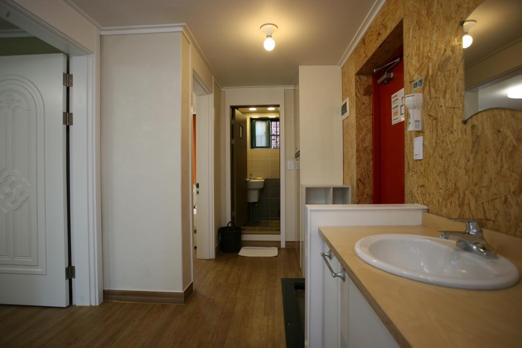 Bed & Breakfast Seochon Suran